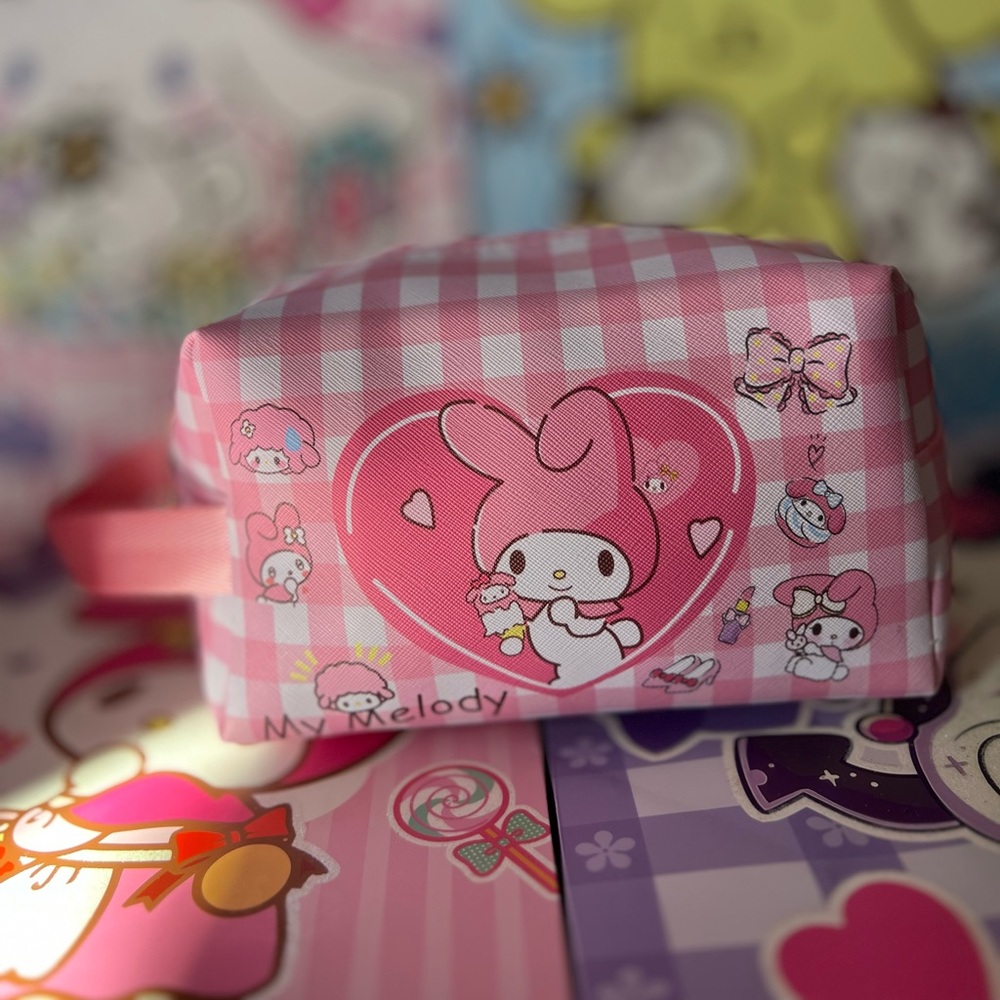 Large capacity make up bag